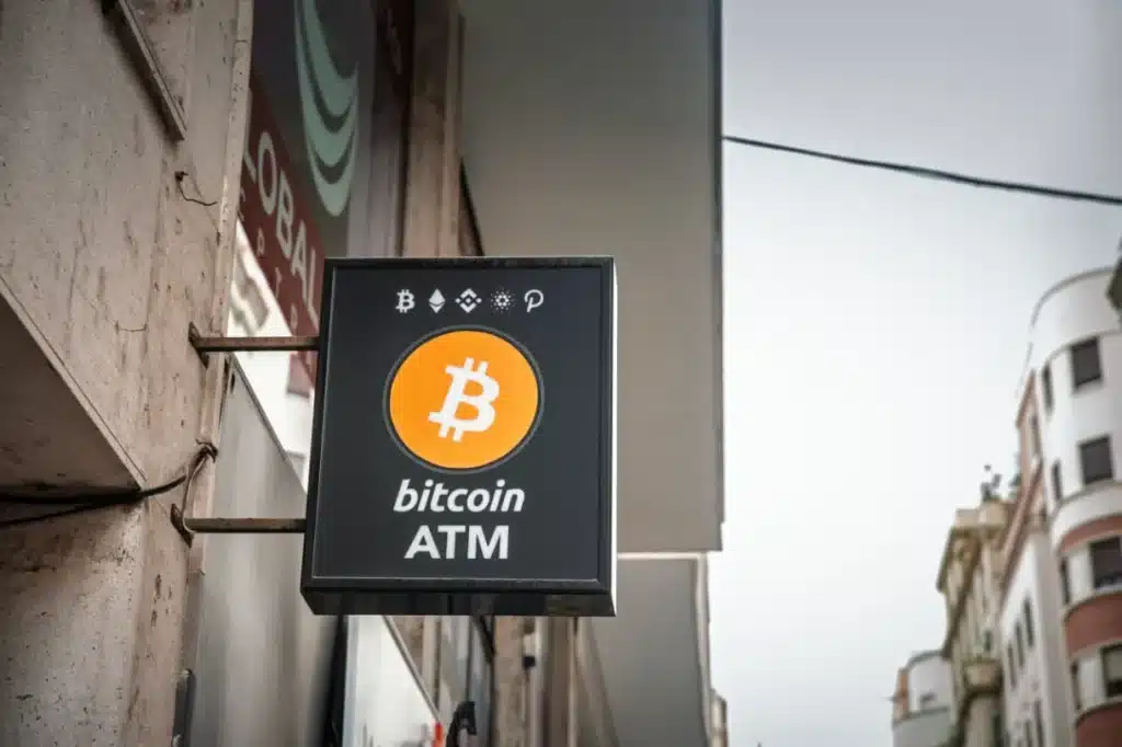 Robert Kiyosaki Rings Alarm: “Buy Bitcoin Before The Fallout”