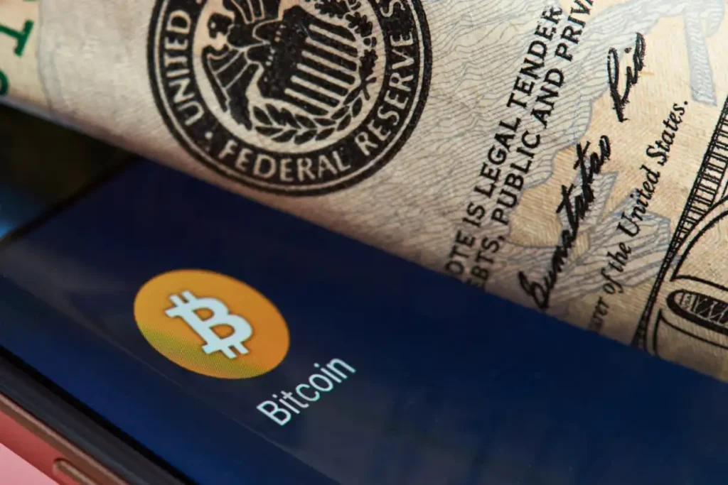Senator Lummis Warns Crypto Bill Delay Risks U.S. Financial Position